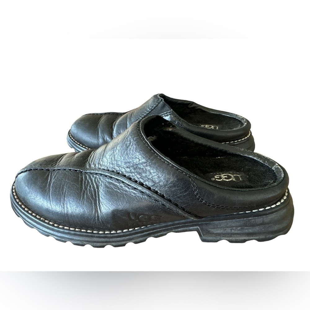 UGGS Classic Womens 6 Black Leather Clogs Shoes B17 - Picture 2 of 8